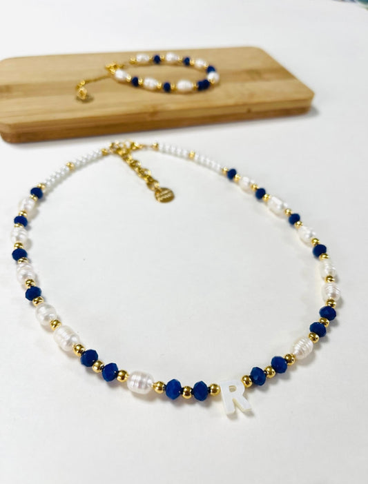 Bright Collection Azul marino y perlas collar