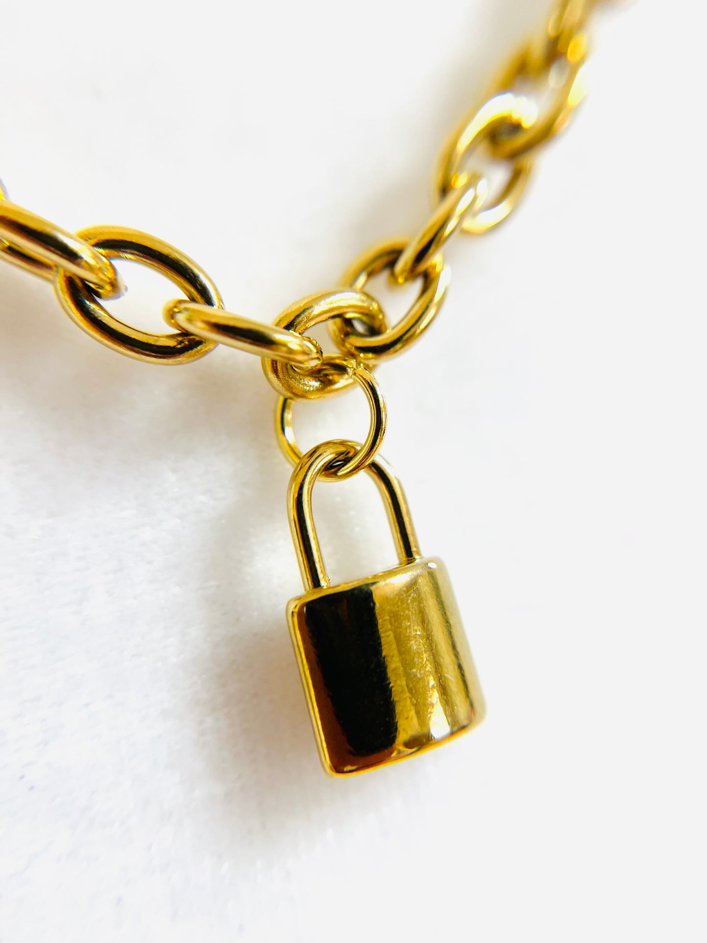 Simple Chains Golden