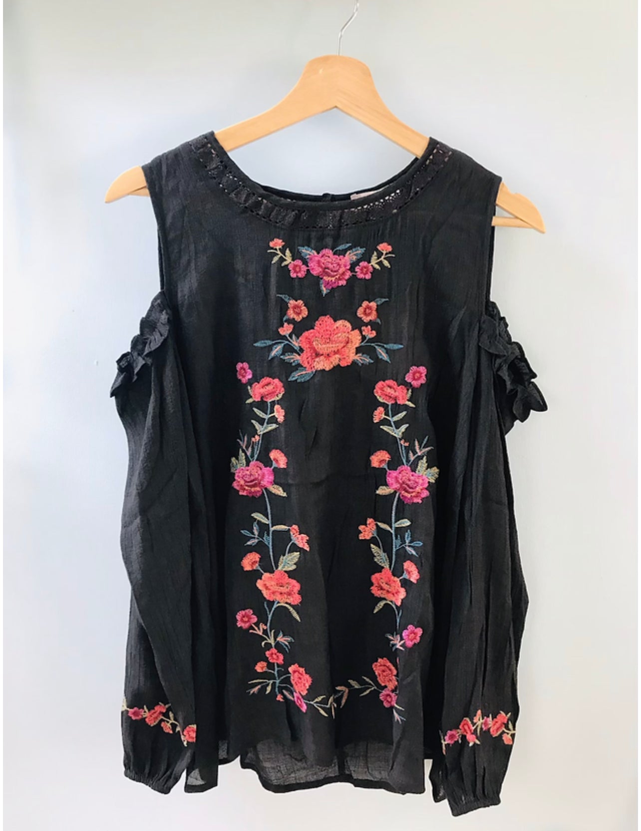 Blusa negra estampado floral (S)